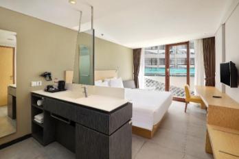 Premier Pool View